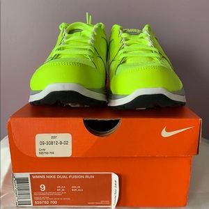 NIKE Dual Fusion Run - Volt